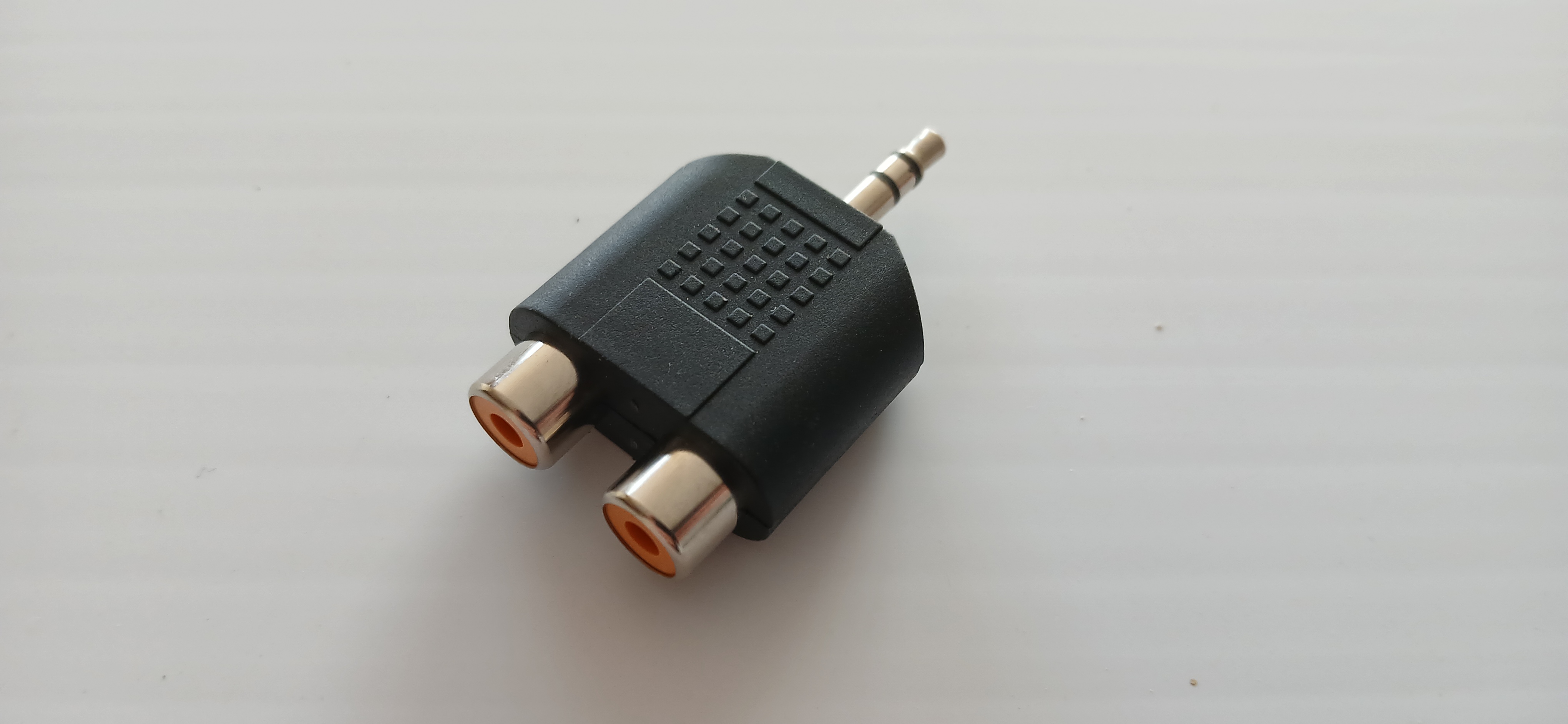 ADAPTADOR AUDIO PLUG 3.5M A 2 RCA H - SKYWAY