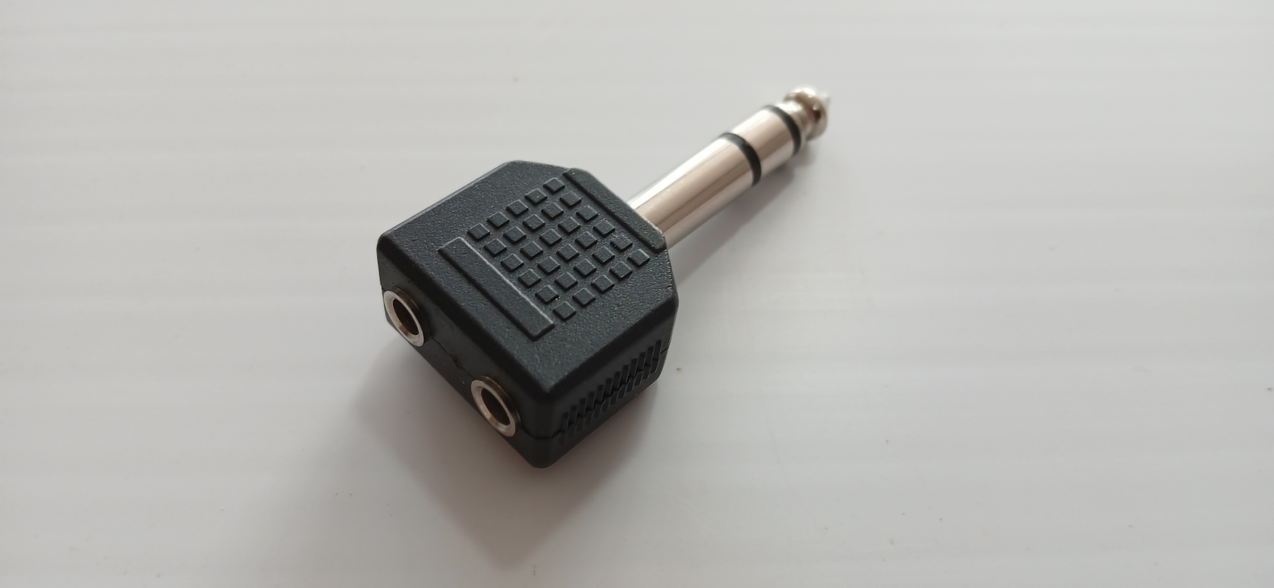 ADAPTADOR AUDIO PLUG 6.5MM EST A 2 JACK 3.5MM H EST HIPERCOM